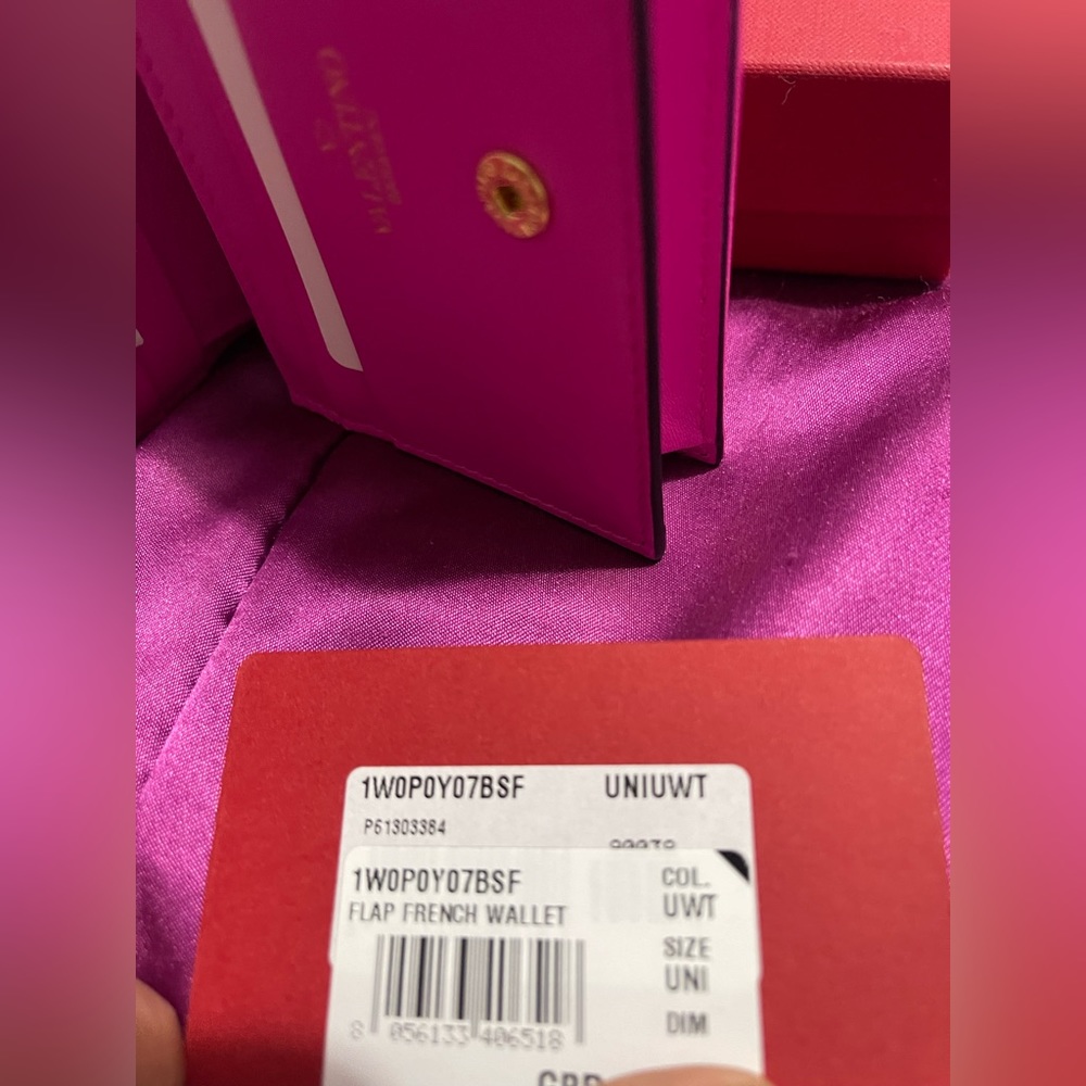 Valentino Fuscia Roman stud Wallet, limited edition. - Picture 10 of 13